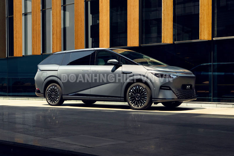 MPV nội thất siêu sang, công suất 496 mã lực, giá hơn 1,4 tỷ đồng, sẵn sàng qua mặt Toyota Alphard