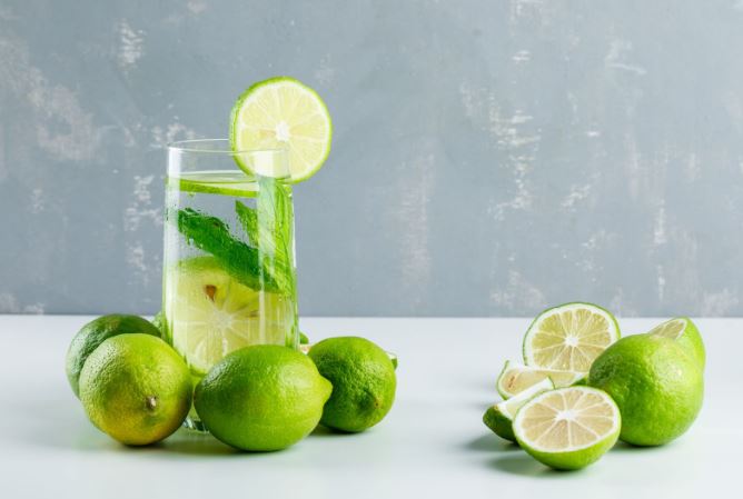 Một ly nước chanh mỗi sáng: Thói quen nhỏ, lợi ích lớn – Nhưng không phải ai cũng nên uống!