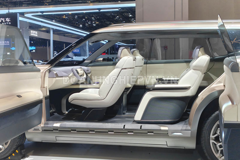 SUV địa hình ‘siêu to khổng lồ’, thiết kế ấn tượng, công nghệ tối tân