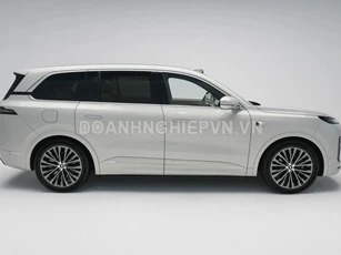 SUV dài hơn 5 mét, ngập tràn công nghệ, nội thất đúng chuẩn ‘không gian sống di động’, công suất 492 mã lực, giá ngang Mazda CX-5