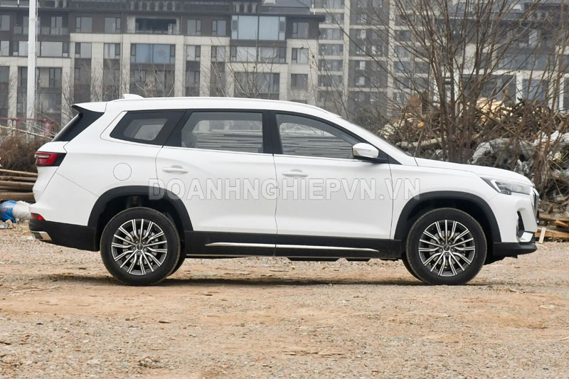 &#x2018;K&#x1EBB; h&#x1EA1; s&#xE1;t&#x2019; Toyota Fortuner, Hyundai Santa Fe: C&#xF4;ng su&#x1EA5;t 197 m&#xE3; l&#x1EF1;c, n&#x1ED9;i th&#x1EA5;t ti&#x1EC7;n nghi, gi&#xE1; ngang Hyundai Grand i10