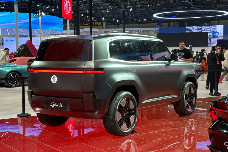 MG “chơi lớn” với SUV điện Cyber X: Ngoại hình vuông vức, đèn pha bật lên độc lạ, thiết kế đậm chất tương lai