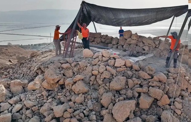 Bí ẩn 2.200 năm lộ diện: Kim tự tháp cổ giữa lòng sa mạc Israel