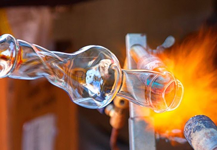 Bí mật về thủy tinh: Nguyên liệu gì tạo nên sự trong suốt kỳ diệu?