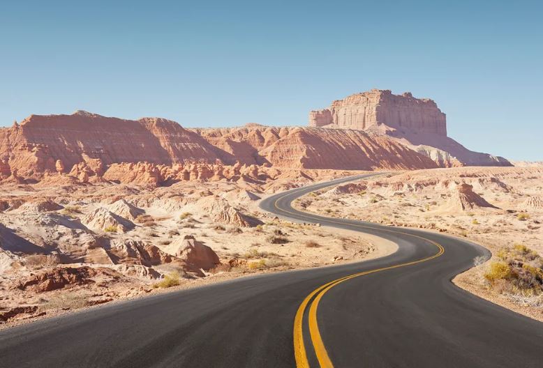 Tại sao đường cao tốc không bao giờ thẳng tắp? Những lý do bất ngờ đằng sau thiết kế này