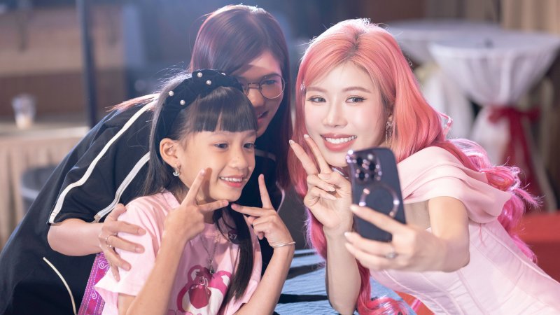 “Độc lạ” họp fan của Trang Pháp: fan nhí được bố mẹ đưa đến gặp thần tượng