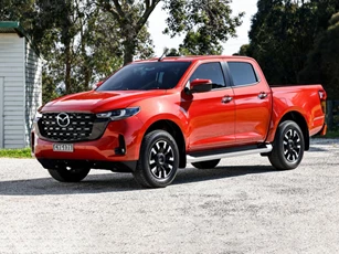 Cận cảnh Mazda BT-50 2025: Thiết kế ấn tượng, giá từ 578 triệu đồng, thách đấu Ford Ranger