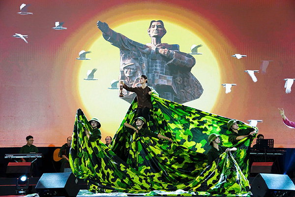 Nh&#xE0; h&#xE1;t Tr&#x1B0;ng V&#x1B0;&#x1A1;ng t&#x1ED5; ch&#x1EE9;c ch&#x1B0;&#x1A1;ng tr&#xEC;nh ngh&#x1EC7; thu&#x1EAD;t &#x2018;50 n&#x103;m &#x2013; B&#x1EA3;n h&#xF9;ng ca th&#x1ED1;ng nh&#x1EA5;t&#x2019;