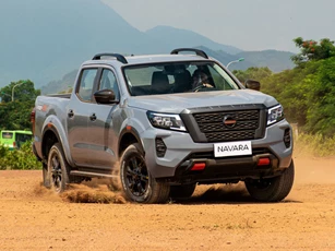 Nissan Navara giảm giá gần 100 triệu đồng, quyết đấu với Ford Ranger