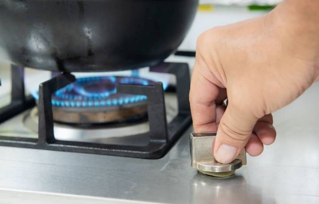 Đặt nồi vừa rửa lên bếp gas, thói quen tưởng vô hại nhưng gây hại khôn lường