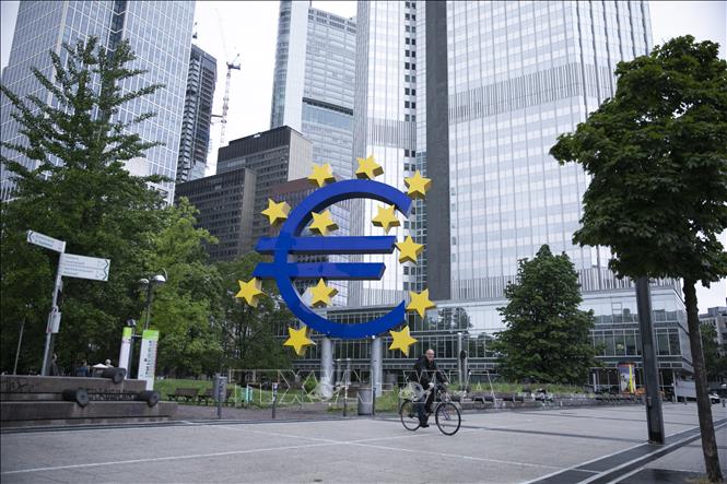 Kinh tế Eurozone bất ngờ bứt tốc giữa áp lực thương mại từ Mỹ