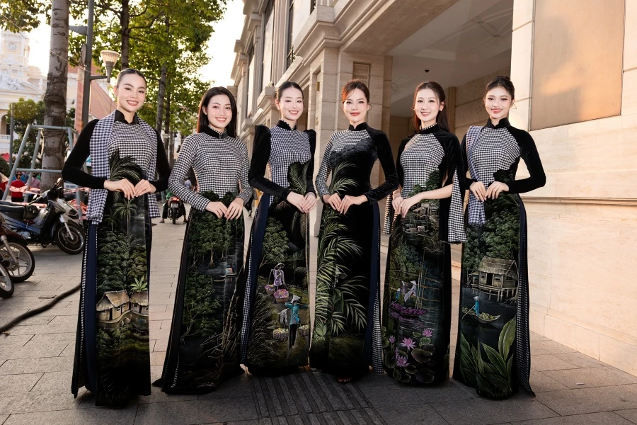 Dàn Hoa, Á hậu Sen Vàng tham gia biểu diễn “Vũ điệu khăn rằn” tại phố đi bộ Nguyễn Huệ chào mừng Lễ kỷ niệm 50 năm Ngày Giải phóng miền Nam, thống nhất đất nước Dàn Hoa, Á hậu Sen Vàng tham gia biểu diễn “Vũ điệu khăn rằn” tại phố đi bộ Nguyễn Huệ chào mừng Lễ kỷ niệm 50 năm Ngày Giải phóng miền Nam, thống nhất đất nước