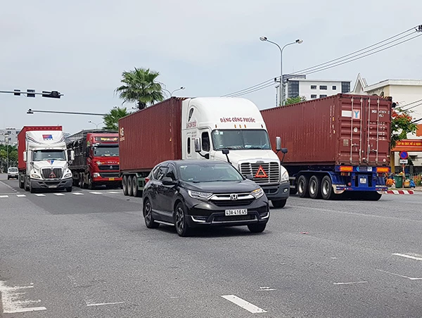 Hoạt động xuất nhập khẩu có vai trò then chốt, đóng góp lớn vào phát triển kinh tế - xã hội của Đà Nẵng. Hoạt động xuất nhập khẩu có vai trò then chốt, đóng góp lớn vào phát triển kinh tế - xã hội của Đà Nẵng.