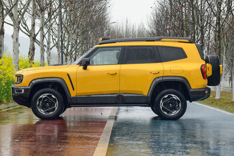 SUV địa hình dài hơn 5,1 mét, công suất 430 mã lực, tiết kiệm xăng như xe máy, giá thấp hơn Toyota Corolla Cross