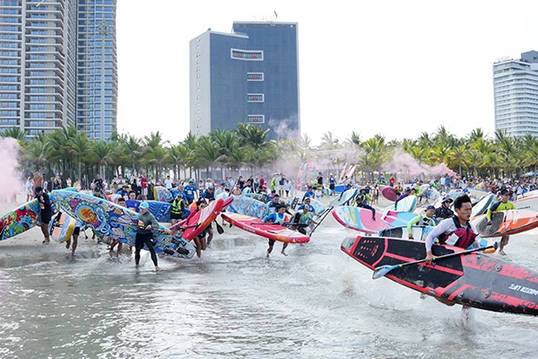Cuộc thi SUP "Danang Color Race 2025" diễn ra rất sôi động. Cuộc thi SUP "Danang Color Race 2025" diễn ra rất sôi động.