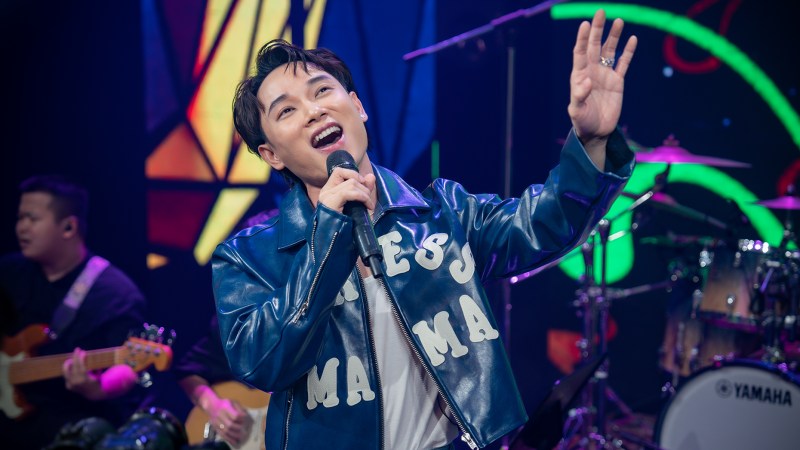 Trúc Nhân rơi nước mắt khi hát tặng người thân, gia đình trong 'Cuộc hẹn cuối tuần'