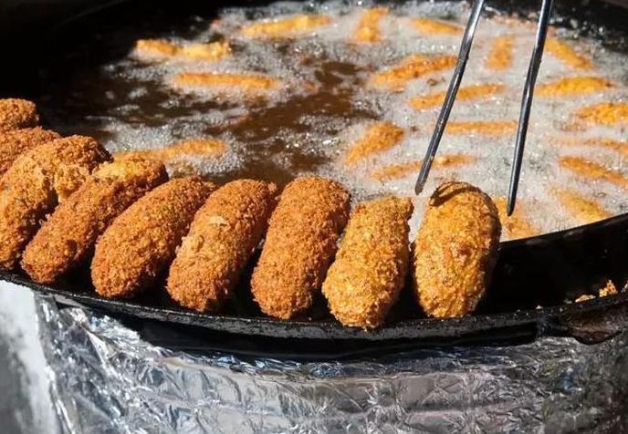 Cảnh báo: 5 thói quen nấu nướng tiềm ẩn nguy cơ gây ung thư mà nhiều gia đình mắc phải