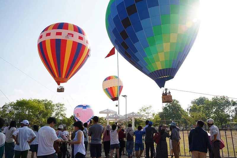 Ngày hội Khinh khí cầu Đắk Lắk 2025 là "điểm nhấn" thu hút khách.