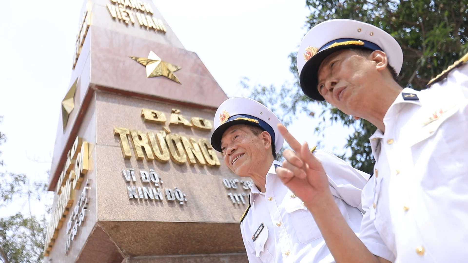 Đại tá Đặng Tới và Trung tá Đào Mạnh Hống tham gia giải phóng quần đảo Trường Sa năm 1975 Đại tá Đặng Tới và Trung tá Đào Mạnh Hống tham gia giải phóng quần đảo Trường Sa năm 1975
