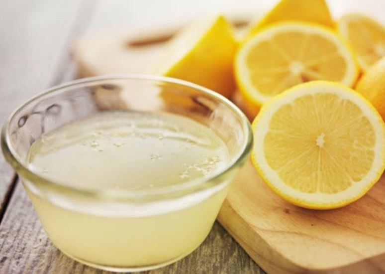 Cảnh báo nguy cơ sức khỏe từ trào lưu uống nước cốt chanh khi bụng rỗng để 'chữa bách bệnh'