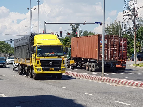thị trường vận tải hàng hóa trên địa bàn đang phục hồi mạnh mẽ là minh chứng cho sự tái kích hoạt chuỗi cung ứng và hoạt động sản xuất, thương mại tại Đà Nẵng. thị trường vận tải hàng hóa trên địa bàn đang phục hồi mạnh mẽ là minh chứng cho sự tái kích hoạt chuỗi cung ứng và hoạt động sản xuất, thương mại tại Đà Nẵng.
