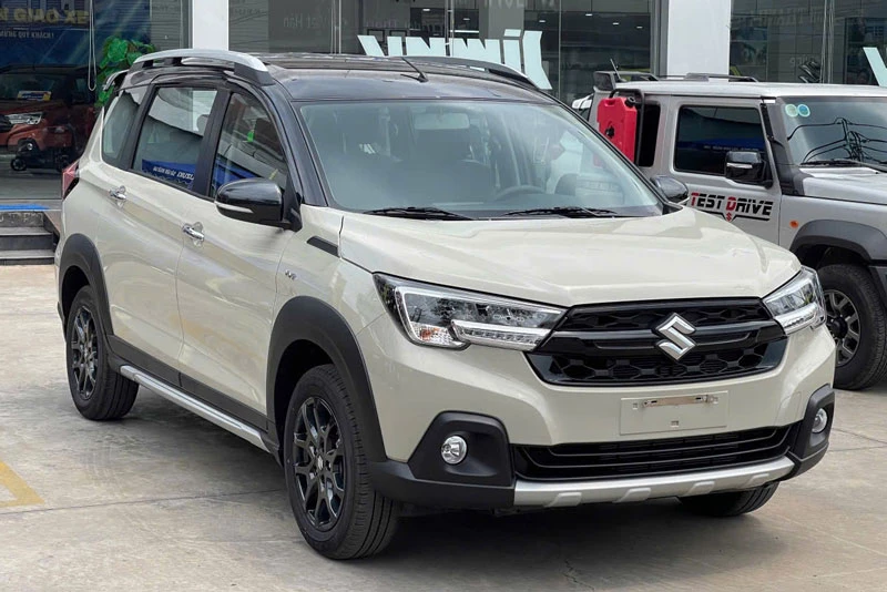 Suzuki XL7 Hybrid.