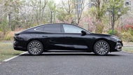 Xe sedan dài hơn 5 mét, công suất 375 mã lực, ‘uống xăng như ngửi’, giá gần 500 triệu đồng