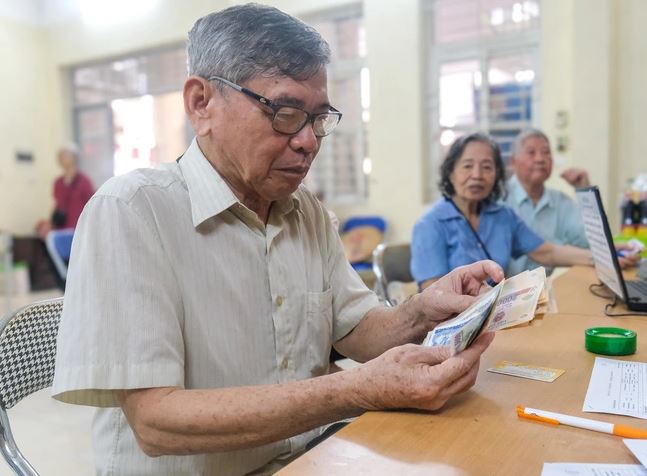 Từ 1/7/2025: Điều kiện và mức trợ cấp mới cho người lao động trên 60 tuổi