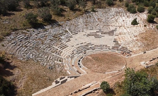 Phát hiện chấn động: Nhà hát cổ chứa 10.000 người lộ diện dưới cánh đồng ô liu