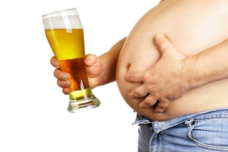 Tại sao nam giới uống nhiều bia bụng lại to?