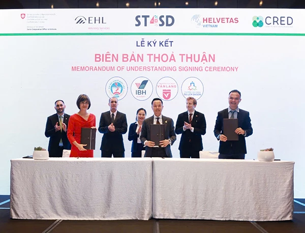 Ký kết biên bản thoả thuận triển khai chương trình Swiss EHT tại Việt Nam, bên cạnh các trường Đại học Kinh tế Quốc dân (Hà Nội), Đại học Văn Lang và Cao đẳng Du lịch Sài Gòn (TP.HCM). Ký kết biên bản thoả thuận triển khai chương trình Swiss EHT tại Việt Nam, bên cạnh các trường Đại học Kinh tế Quốc dân (Hà Nội), Đại học Văn Lang và Cao đẳng Du lịch Sài Gòn (TP.HCM).