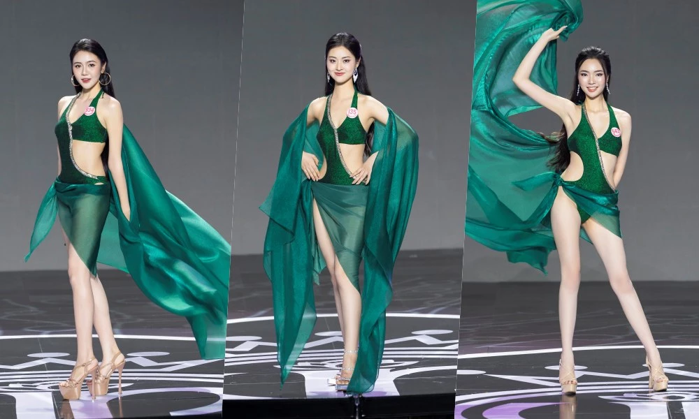 Các thí sinh trong phần thi trang phục bikini Các thí sinh trong phần thi trang phục bikini