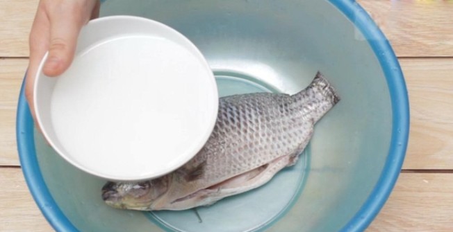 Mẹo khử mùi tanh cá cực đỉnh, chỉ với một nguyên liệu có sẵn trong bếp!