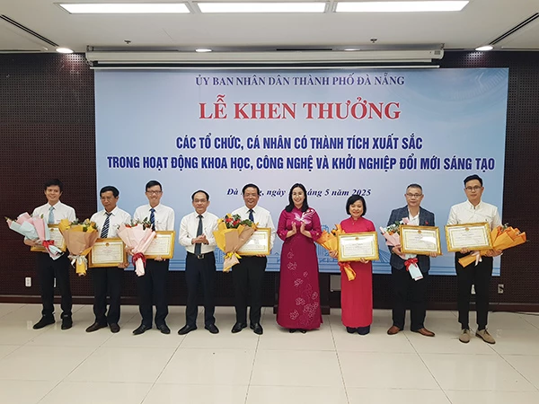 Nhièu tổ chức, cá nhân được Chủ tịch UBND TP Đà Nẵng khen thưởng do có thành tích xuất sắc trong hoạt động KHCN, ĐMST năm 2024. Nhièu tổ chức, cá nhân được Chủ tịch UBND TP Đà Nẵng khen thưởng do có thành tích xuất sắc trong hoạt động KHCN, ĐMST năm 2024.