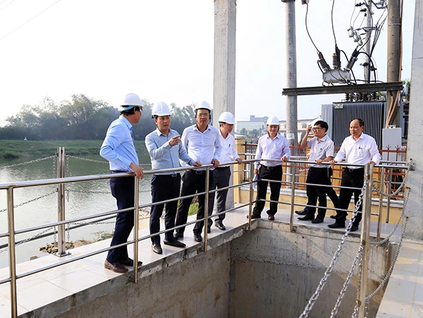 Đoàn công tác của Cục Quản lý tài nguyên nước kiểm tra tình hình nguồn cấp nước thô và hoạt động khai thác và sử dụng tài nguyên nước tại Đà Nẵng. Đoàn công tác của Cục Quản lý tài nguyên nước kiểm tra tình hình nguồn cấp nước thô và hoạt động khai thác và sử dụng tài nguyên nước tại Đà Nẵng.