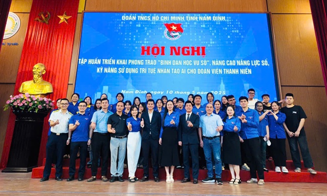 Nam Định triển khai chương trình 'bình dân học vụ số' đến với thanh niên