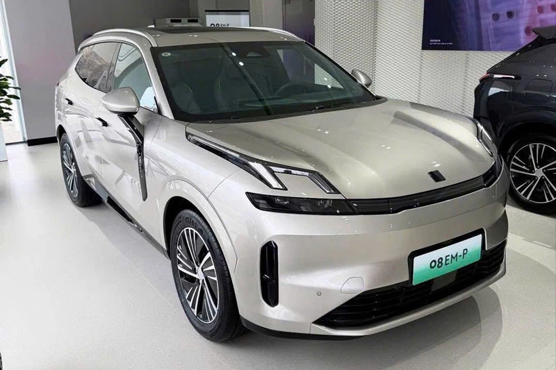 Lynk & Co 08 EM-P 2025.