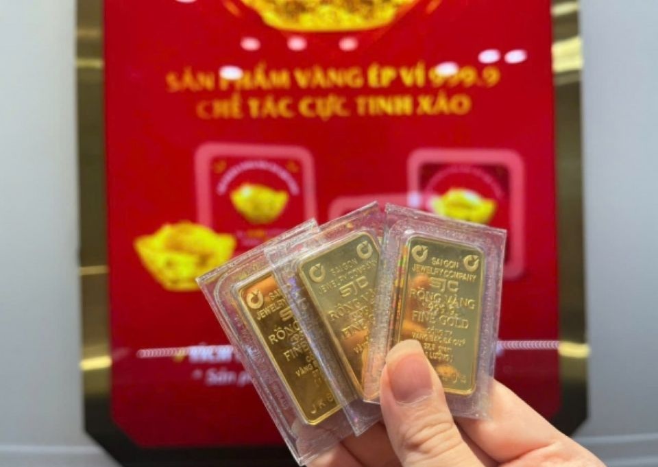 Giá vàng ngày 15/5: Vàng thế giới trượt dốc, rời xa ngưỡng 3.200 USD/ounce