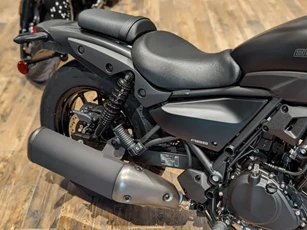 Môtô động cơ 2 xi lanh, phanh ABS 2 kênh, giá gần 175 triệu đồng, ‘đe nẹt’ Honda Rebel 500