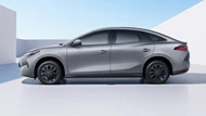 Xe sedan hạng C thiết kế cá tính, trang bị ấn tượng, giá ngang Hyundai Grand i10