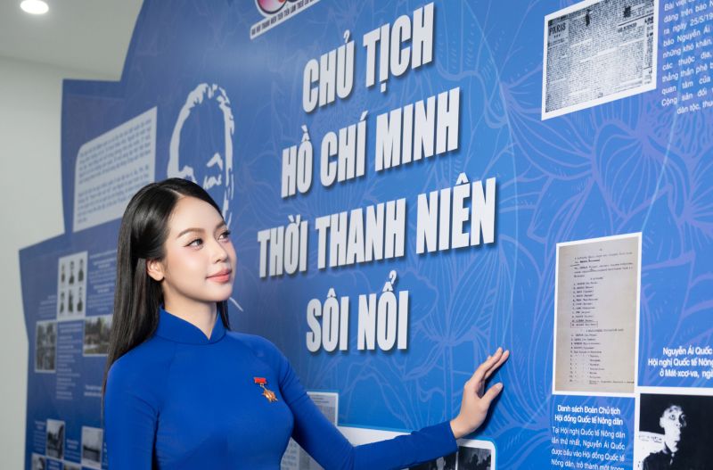 Hoa hậu Thanh Thuỷ vinh dự nhận Huy hiệu thanh niên tiên tiến làm theo lời Bác