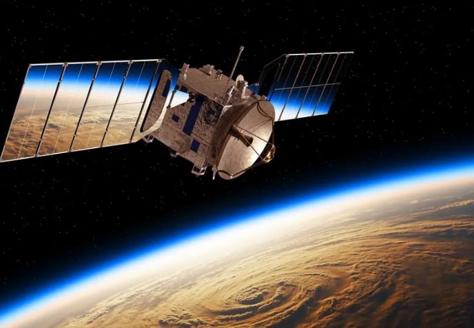 Số lượng vệ tinh quay quanh trái đất đang tăng vọt, gây lo ngại về thiên văn học và môi trường không gian