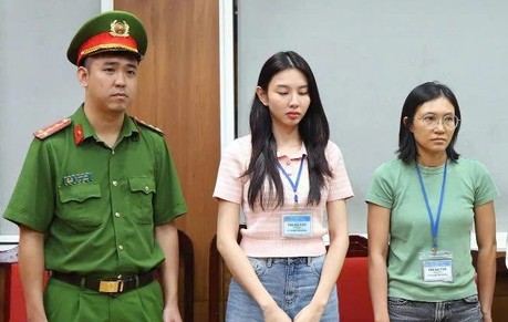 Hoa h&#x1EAD;u Th&#xF9;y Ti&#xEA;n ch&#xED;nh th&#x1EE9;c b&#x1ECB; kh&#x1EDF;i t&#x1ED1;, b&#x1EAF;t t&#x1EA1;m giam v&#xEC; &#x27;L&#x1EEB;a d&#x1ED1;i kh&#xE1;ch h&#xE0;ng&#x27;