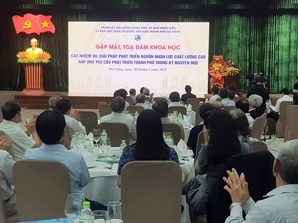 Buổi gặp mặt, toạ đàm khoa học do TP Đà Nẵng tổ chức chiều 20/5. Buổi gặp mặt, toạ đàm khoa học do TP Đà Nẵng tổ chức chiều 20/5.