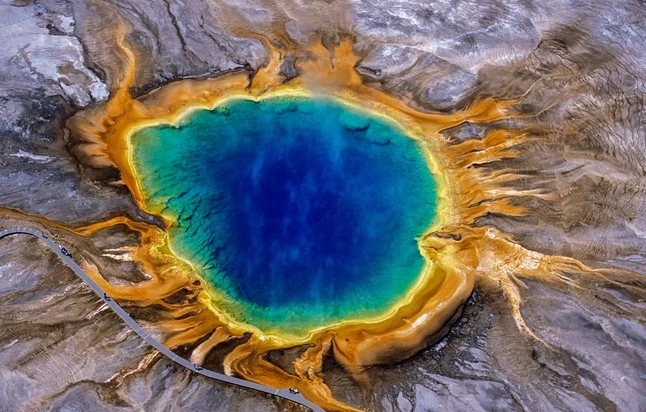 Cảnh quan tuyệt đẹp tại khu vực siêu núi lửa Yellowstone ở Mỹ - Ảnh: NATIONAL GEOGRAPHIC Cảnh quan tuyệt đẹp tại khu vực siêu núi lửa Yellowstone ở Mỹ - Ảnh: NATIONAL GEOGRAPHIC