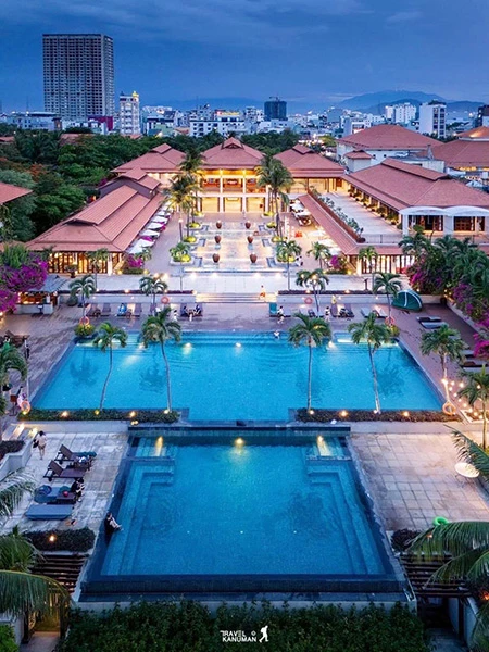Hồ vô cực bên trong khu nghỉ dưỡng biển 5 sao đầu tiên tại Việt Nam - Furama Resort Đà Nẵng. Hồ vô cực bên trong khu nghỉ dưỡng biển 5 sao đầu tiên tại Việt Nam - Furama Resort Đà Nẵng.