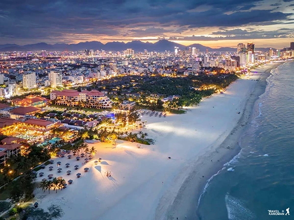 Bãi biển riêng nằm thoải dài, nơi du khách lưu trú tại Furama Resort Đà Nẵng có thể tận hưởng thỏa thích trong kỳ nghỉ. Bãi biển riêng nằm thoải dài, nơi du khách lưu trú tại Furama Resort Đà Nẵng có thể tận hưởng thỏa thích trong kỳ nghỉ.