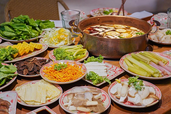 Lẩu nấm chay tại nhà hàng đậm chất Tây Bắc ngay bên trong Furama Resort Đà Nẵng Lẩu nấm chay tại nhà hàng đậm chất Tây Bắc ngay bên trong Furama Resort Đà Nẵng