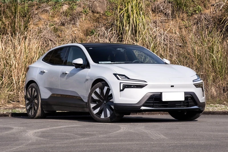 Polestar 4 2025.