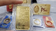 Đồng bạc xanh suy yếu, vàng thế giới bật tăng hơn 1%